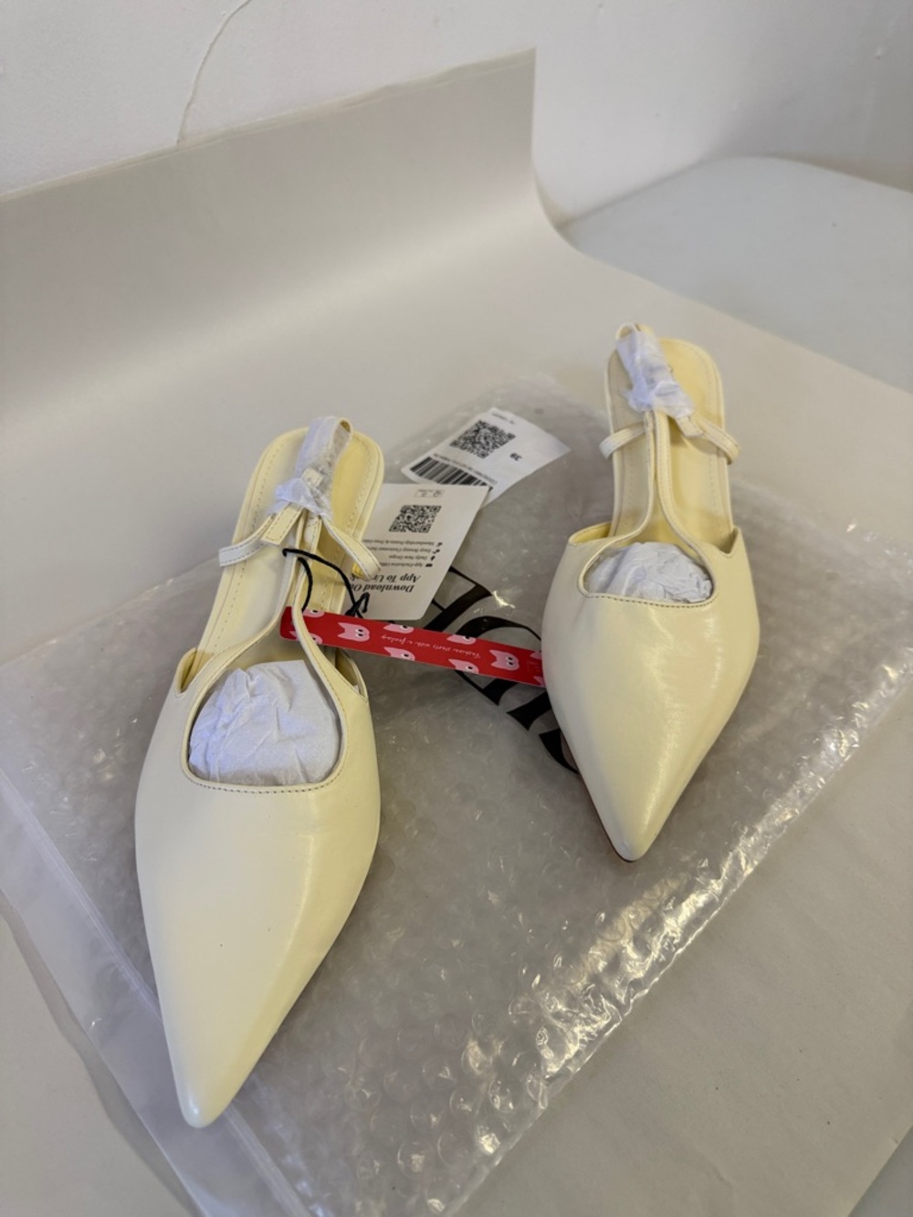 NWT.  Cider Pointed Slingback Kitten Heel Pumps in Pale Yellow - Picture 4 of 8